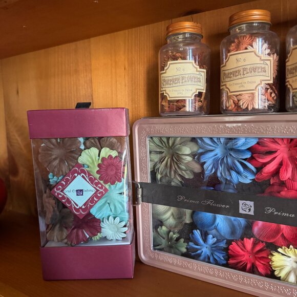 Flower Embellishments Papercrafting/Scrapbooking/Memory Keeping - 14 Containers - Picture 6 of 14
